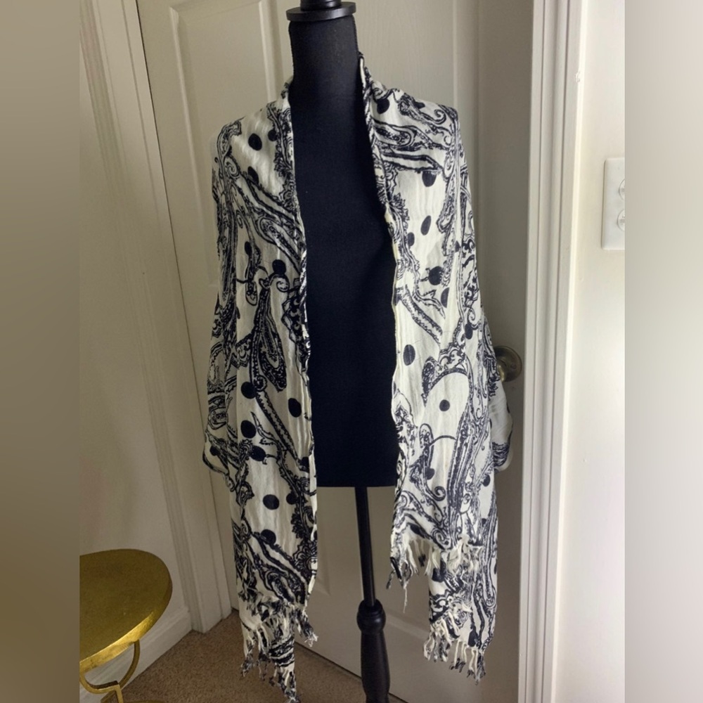Black and white shawl/scarf